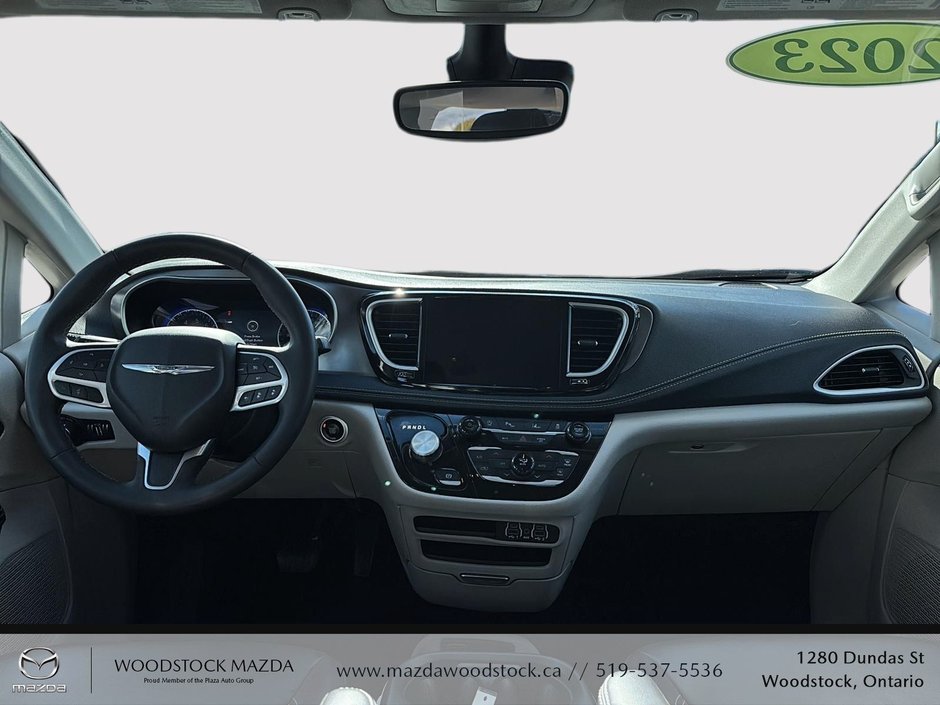 2023 Chrysler Pacifica Touring L-8