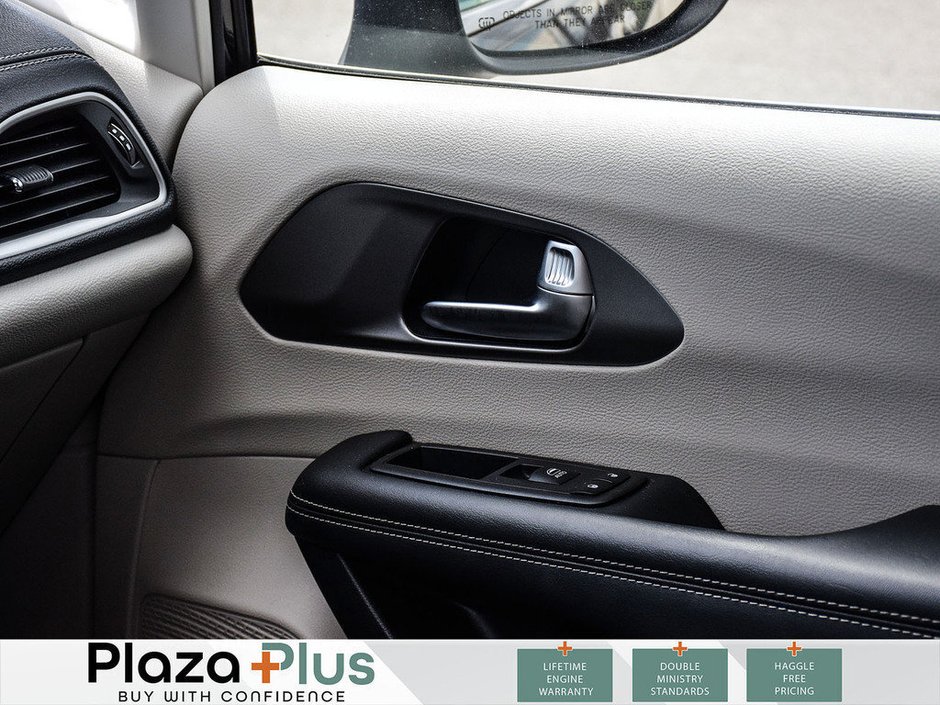 2023 Chrysler Pacifica Touring L-19