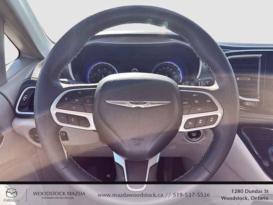 2023 Chrysler Pacifica Touring L-10