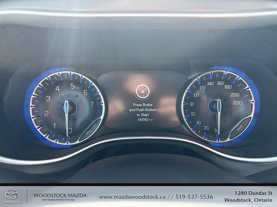 2023 Chrysler Pacifica Touring L-11