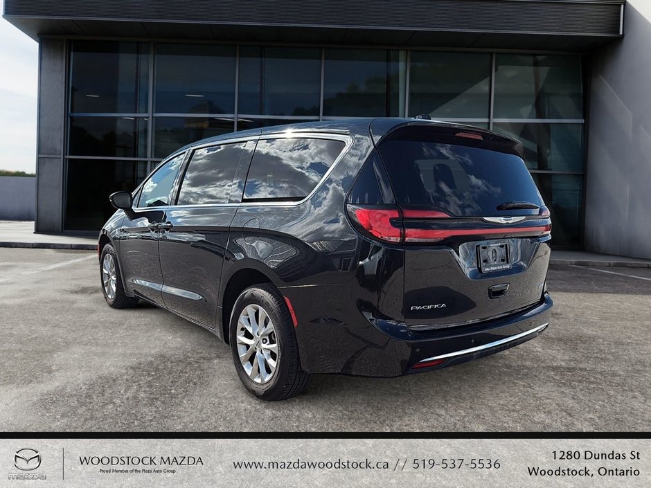 2023 Chrysler Pacifica Touring L-3