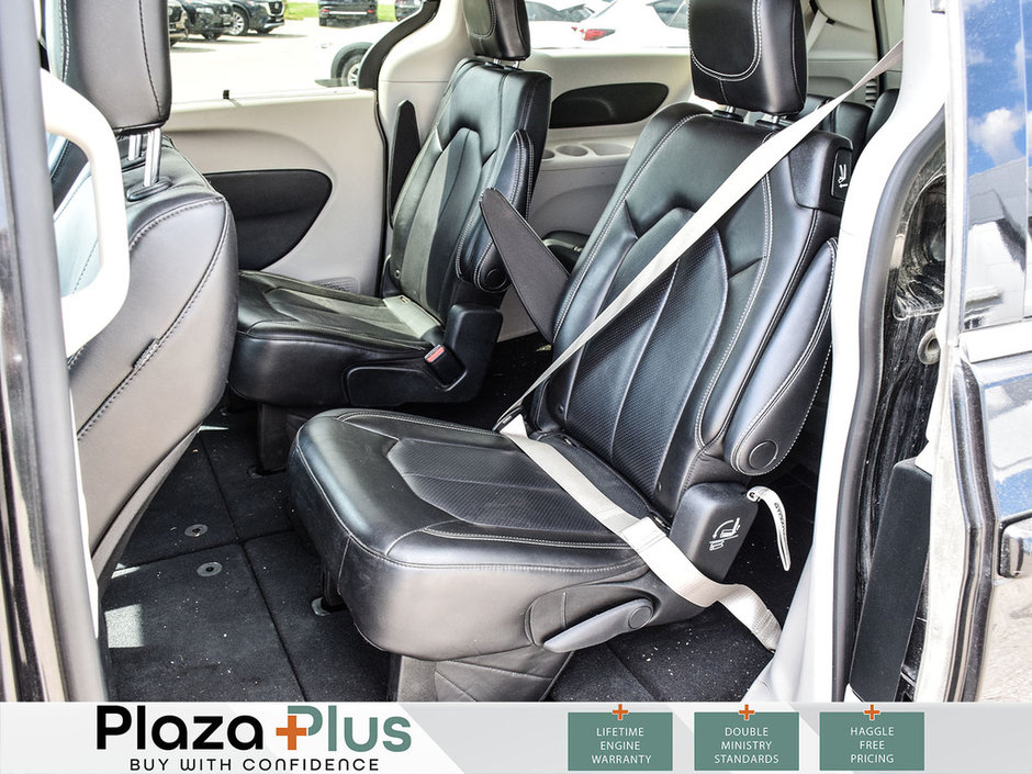 2023 Chrysler Pacifica Touring L-9