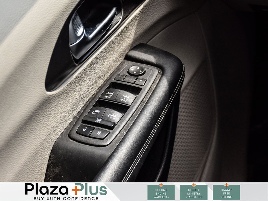 2023 Chrysler Pacifica Touring L-13