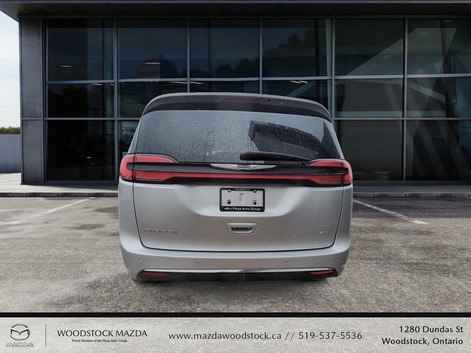 2023 Chrysler Pacifica Touring L-2