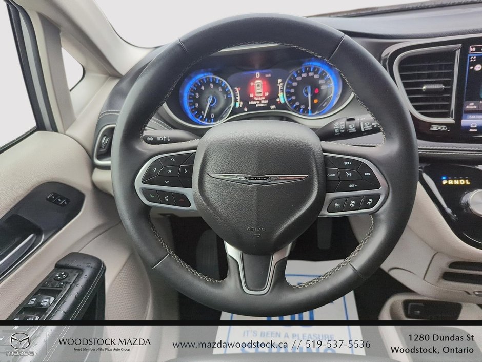 2023 Chrysler Pacifica Touring L-11