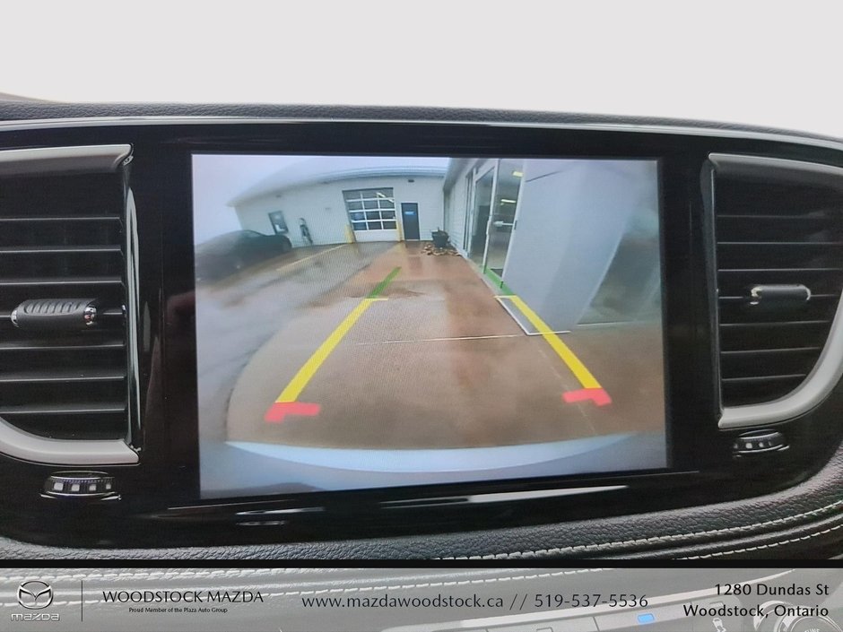 2023 Chrysler Pacifica Touring L-17