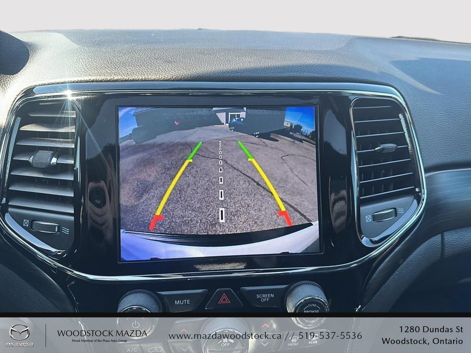 2019 Jeep Grand Cherokee Altitude-16