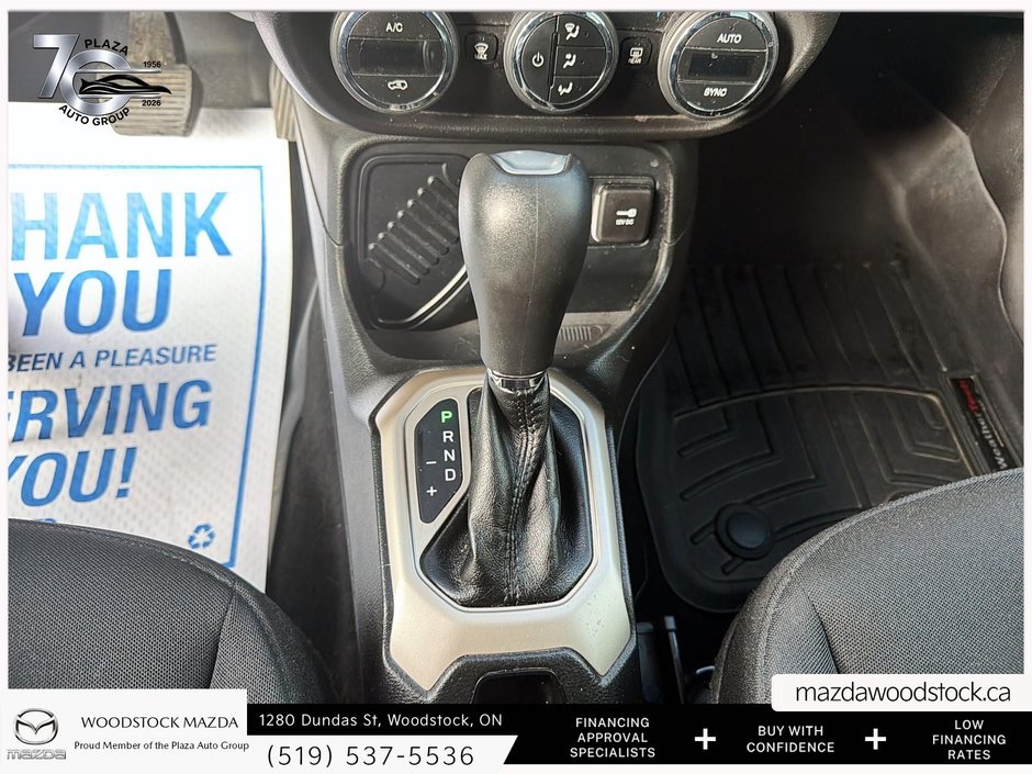 2015 Jeep Renegade North-14