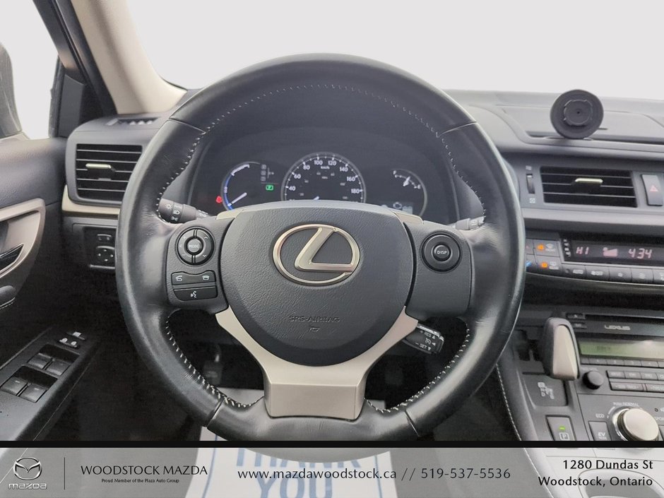 2017 Lexus CT 200h BASE-11