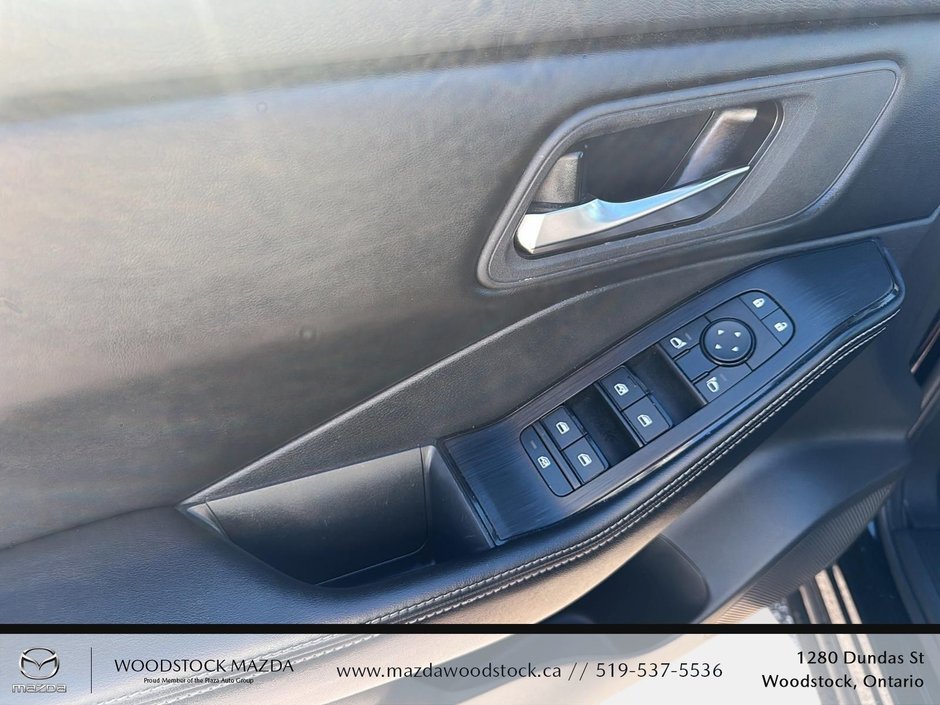 2024 Nissan Rogue SV Moonroof-9