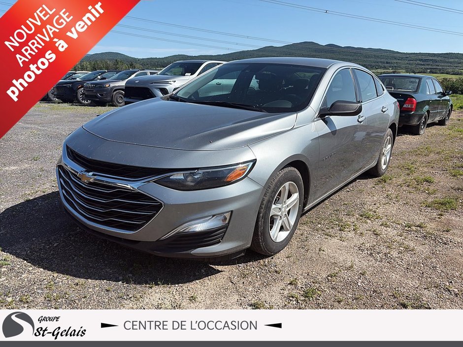 Chevrolet Malibu LS 2023 à La Malbaie, Québec - w940px