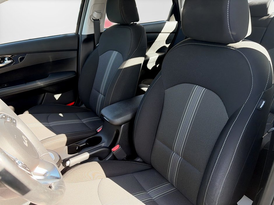 2023 Kia Forte-8