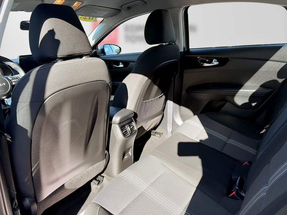 2023 Kia Forte-12
