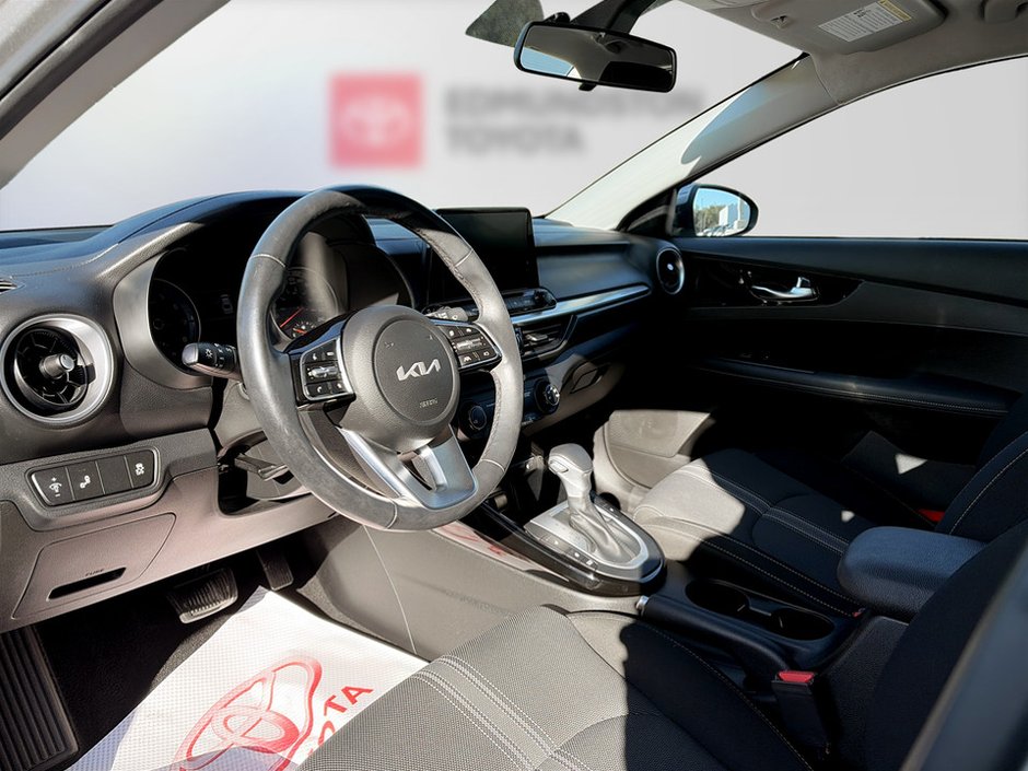 2023 Kia Forte-11