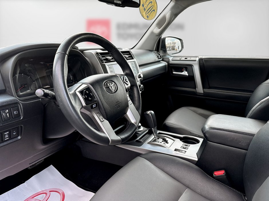 2022 Toyota 4RUNNER SR5-7