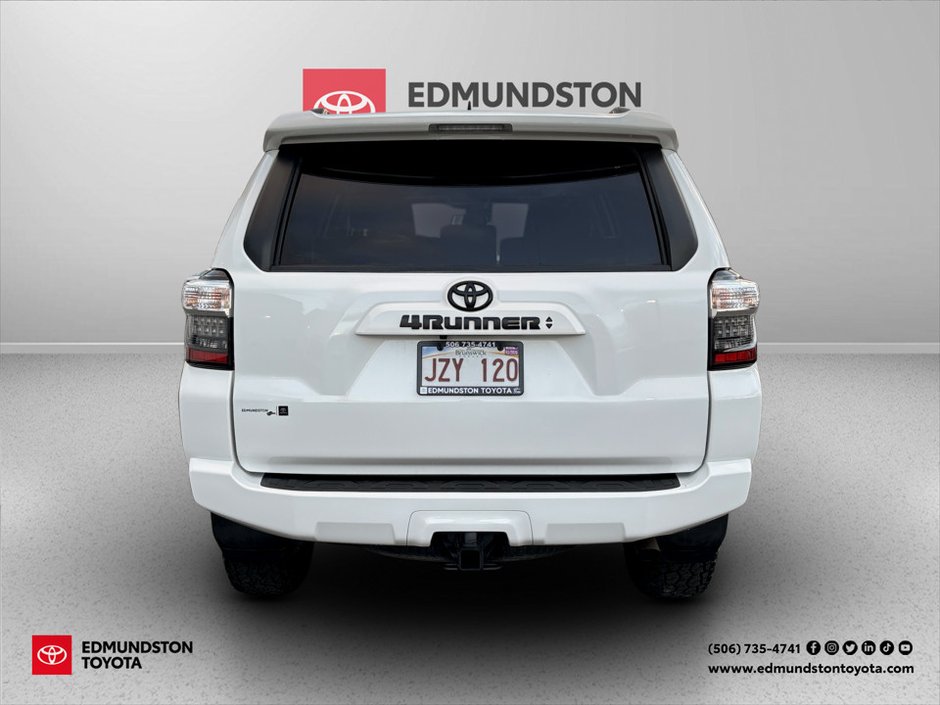 2022 Toyota 4RUNNER SR5-4