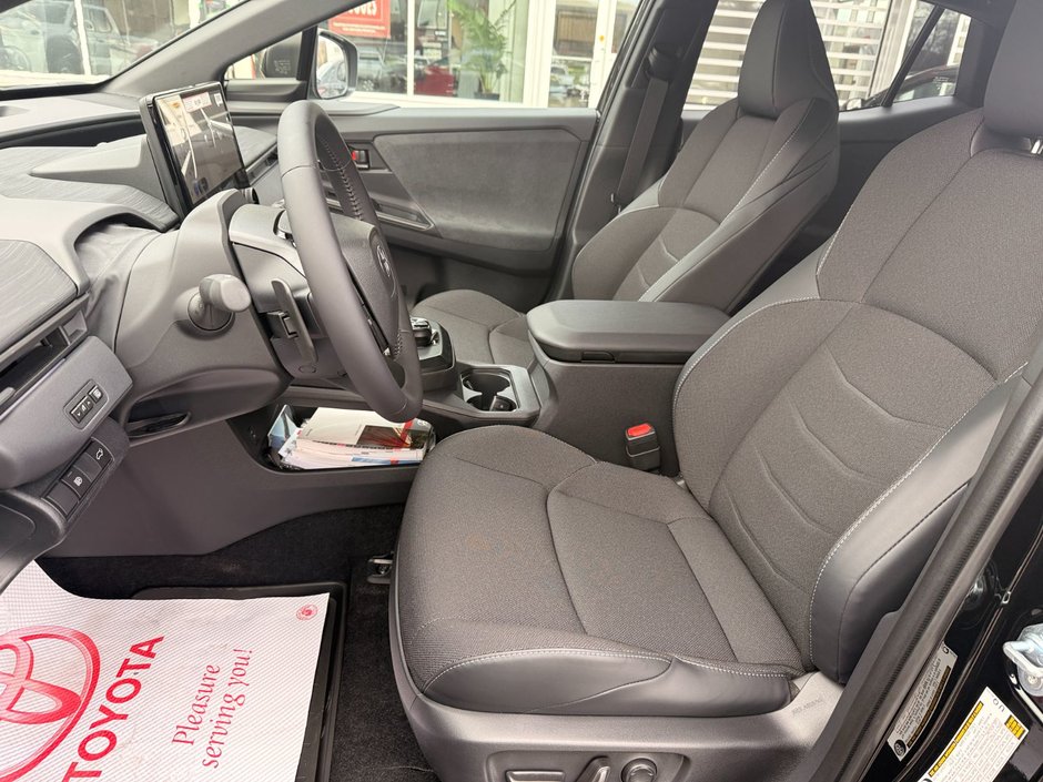 2026 Toyota C-HR SE SE-13
