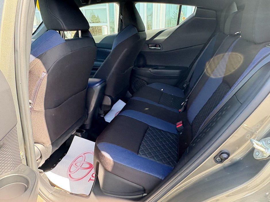 Toyota C-HR XLE PREMIUM 2021-10