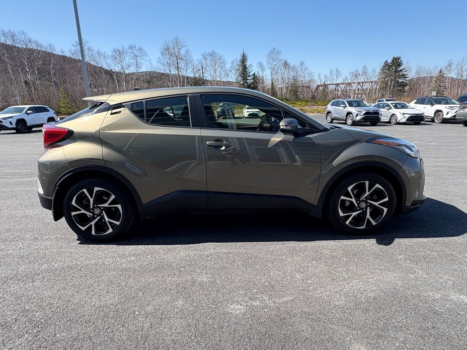 Toyota C-HR XLE PREMIUM 2021-3
