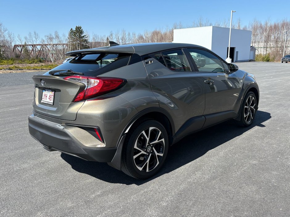 Toyota C-HR XLE PREMIUM 2021-4