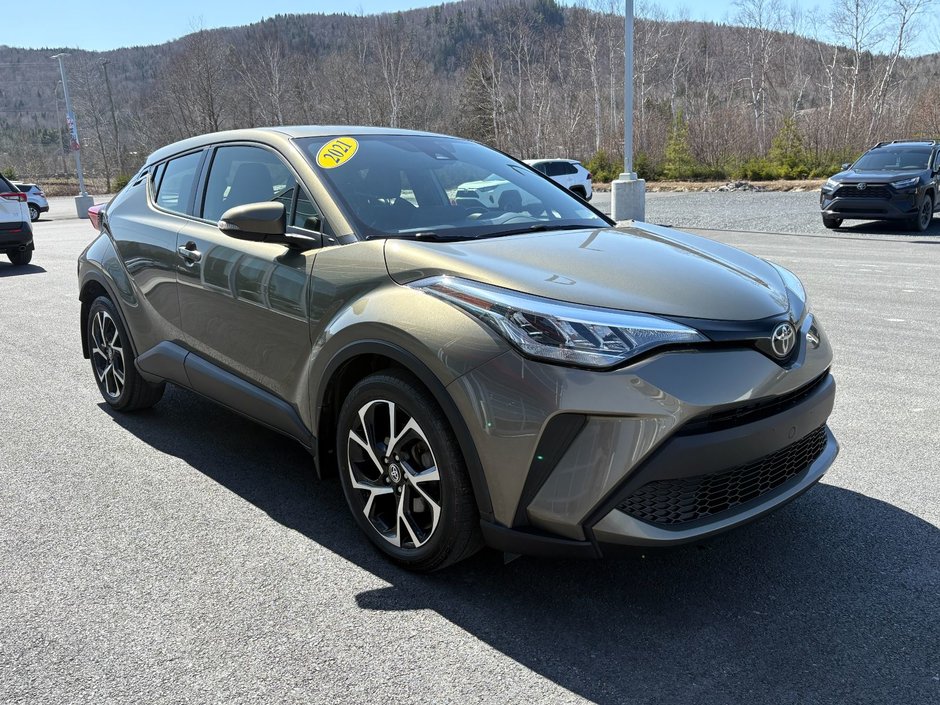 Toyota C-HR XLE PREMIUM 2021-2