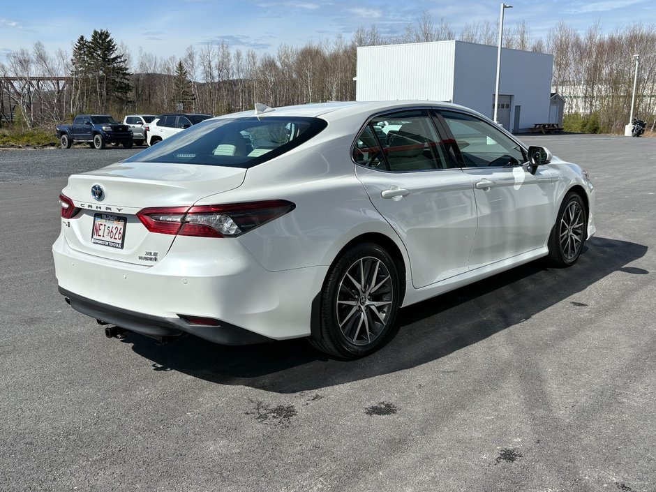 2022 Toyota CAMRY HYBRID XLE-4