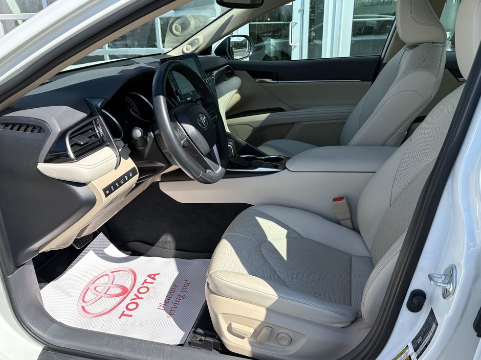 2022 Toyota CAMRY HYBRID XLE-10