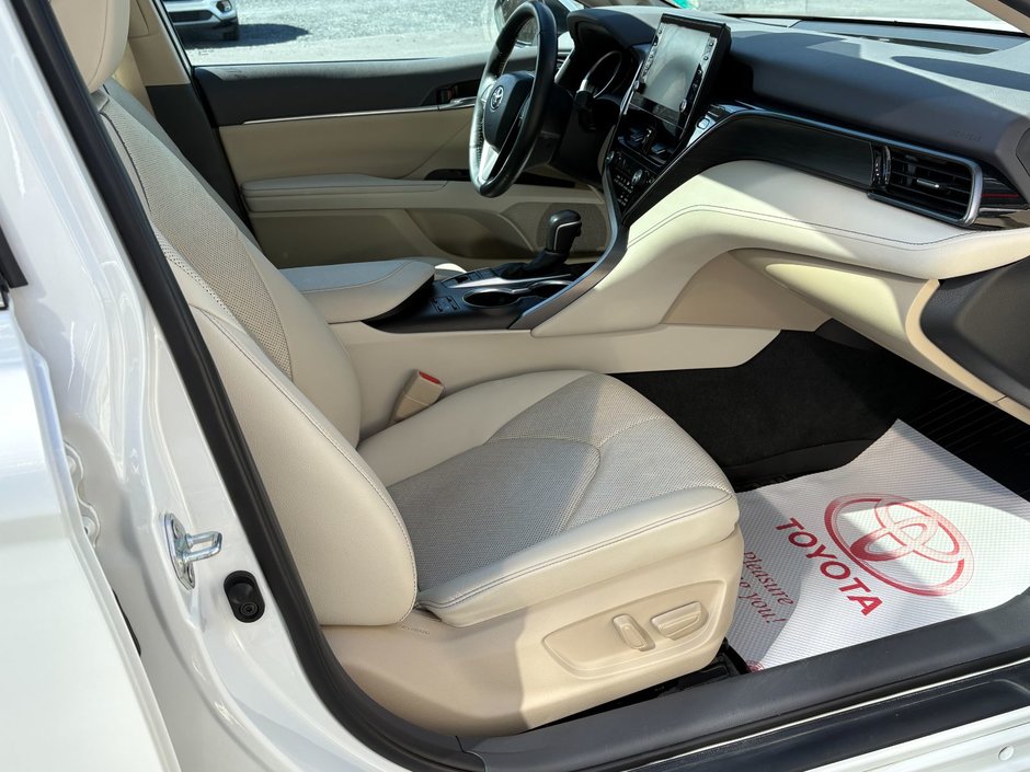 2022 Toyota CAMRY HYBRID XLE-16