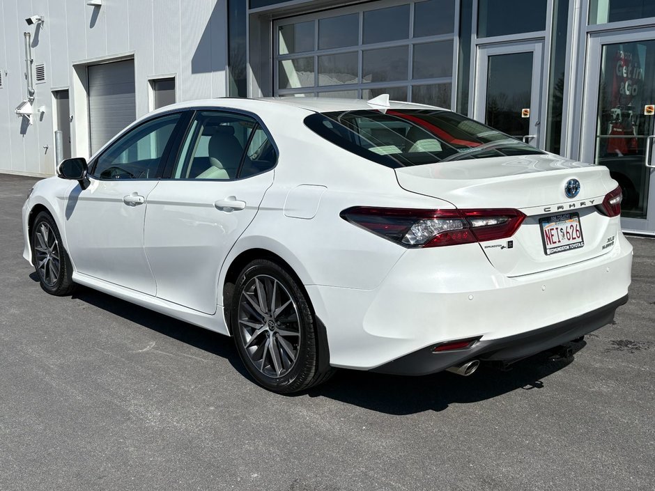 2022 Toyota CAMRY HYBRID XLE-6