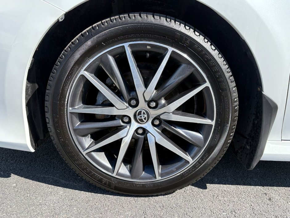2022 Toyota CAMRY HYBRID XLE-8