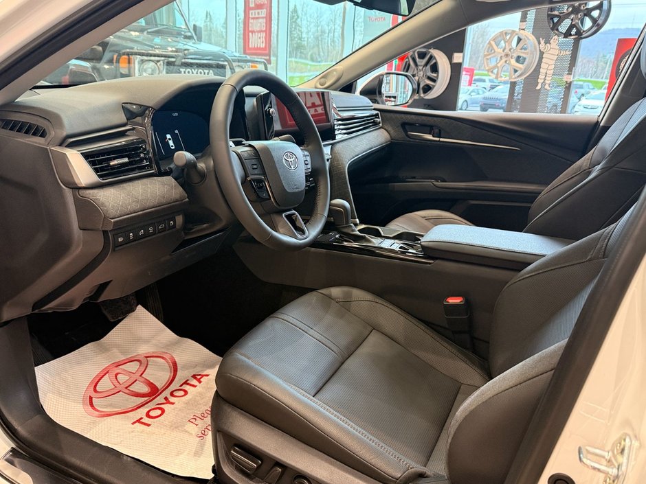 2026 Toyota Camry Hybrid BLACK INTERIOR - PREMIUM COLOUR-6