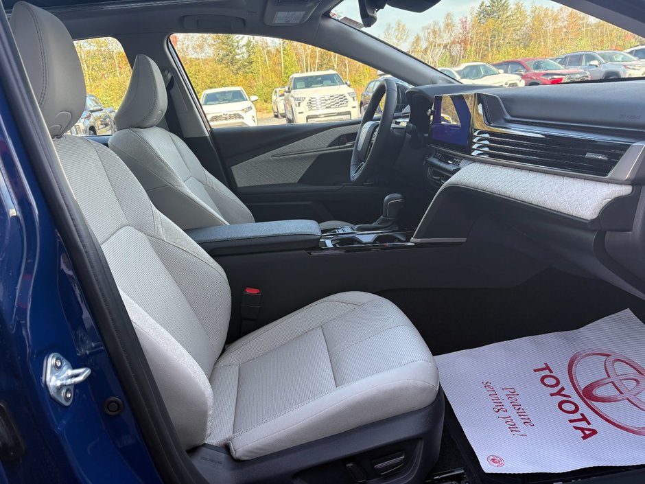 2025 Toyota CAMRY HYBRIDE XLE AWD XLE-13