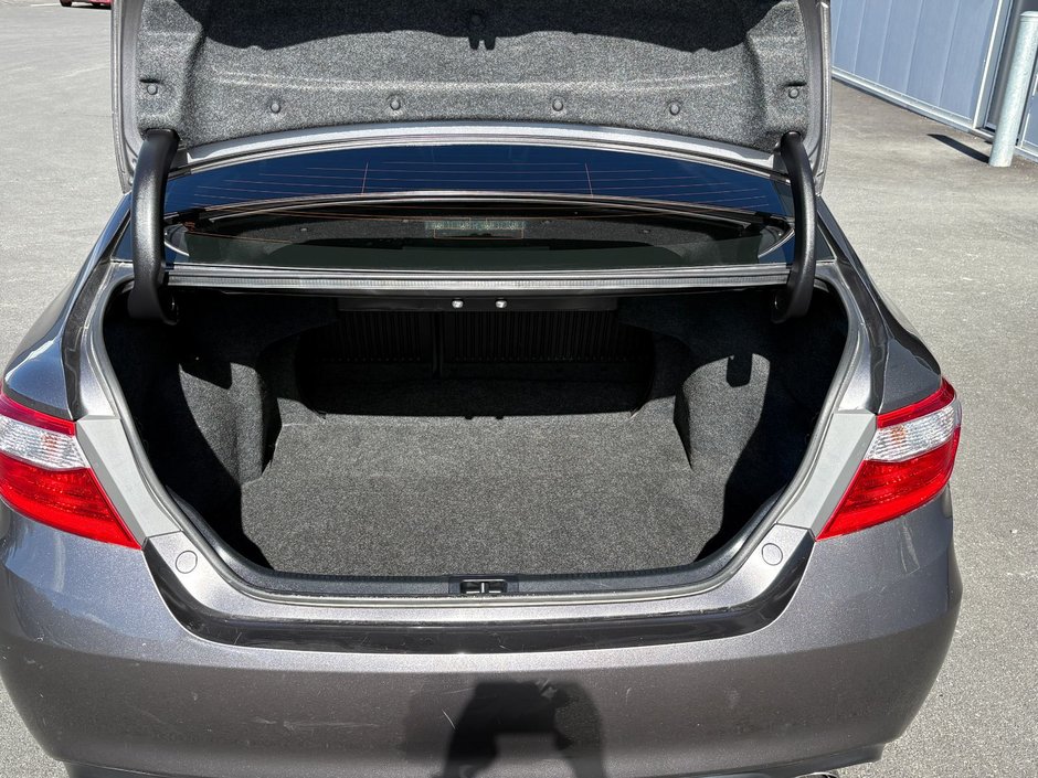 Toyota CAMRY SE 2016-15