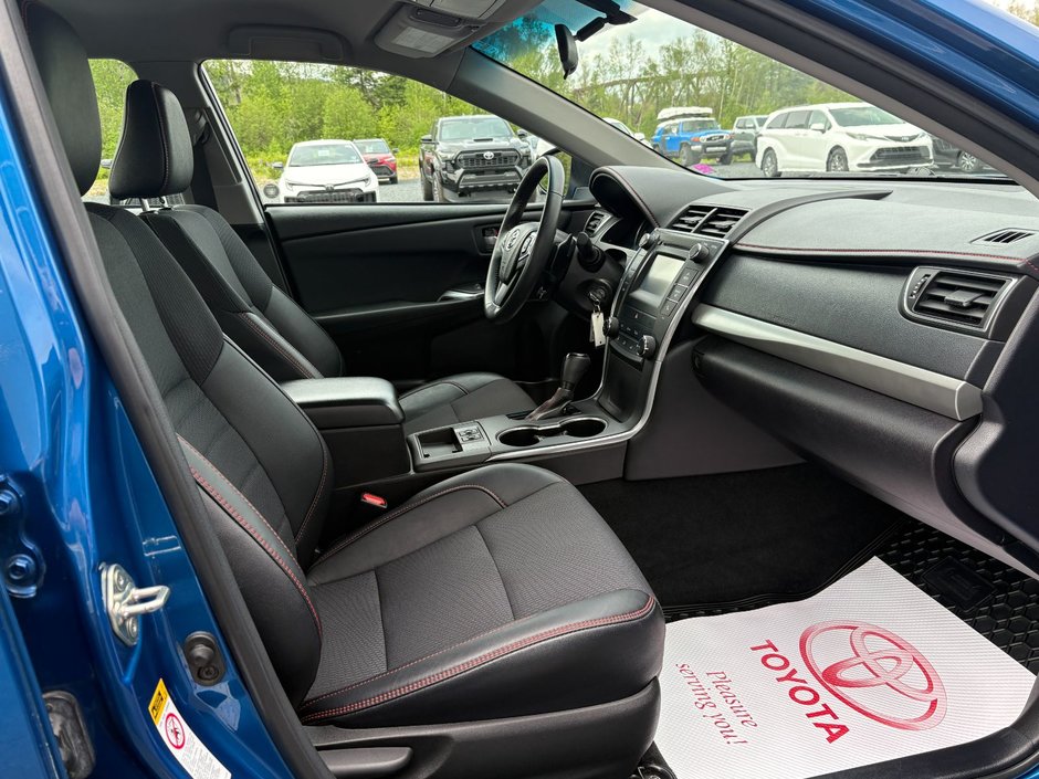 2017 Toyota Camry SE SE-17