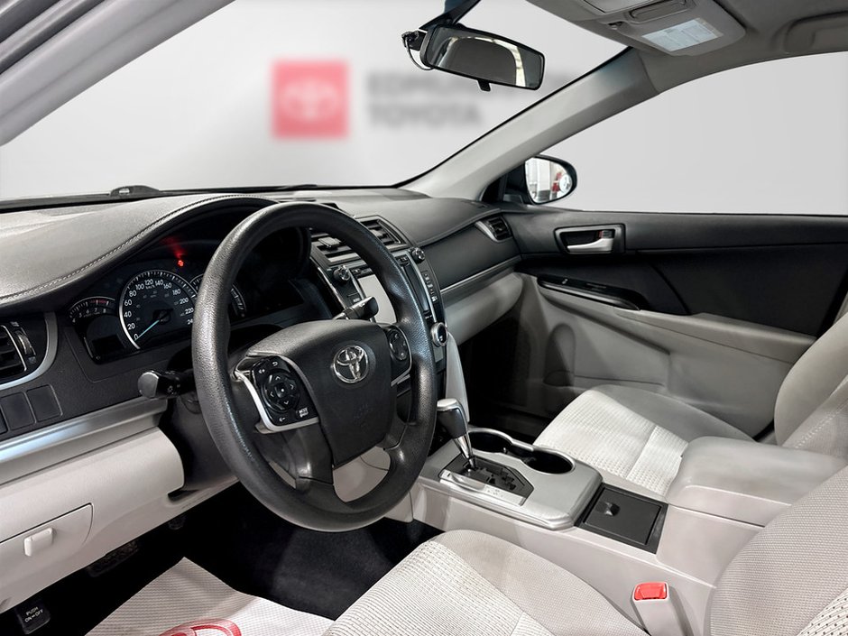 2014 Toyota CAMRY LE-12
