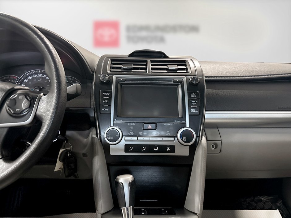 2014 Toyota CAMRY LE-9