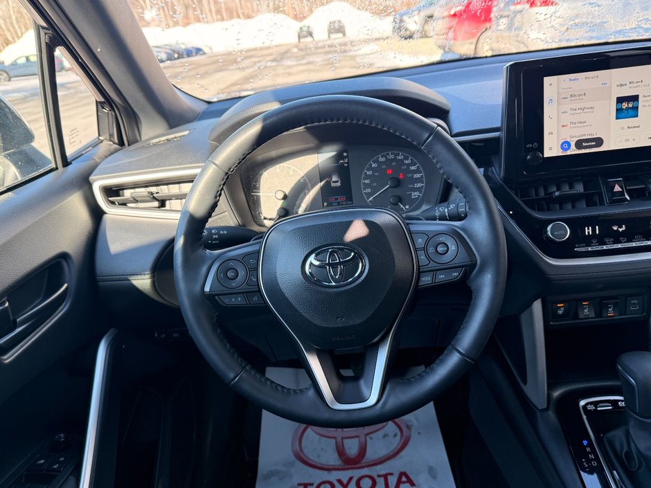 2025 Toyota COROLLA CROSS HYBRIDE SE AWD Hybrid SE-8