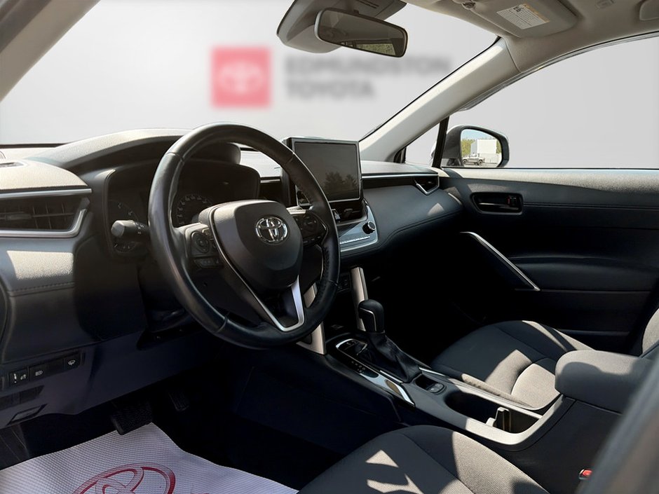 2023 Toyota Corolla Cross LE-12