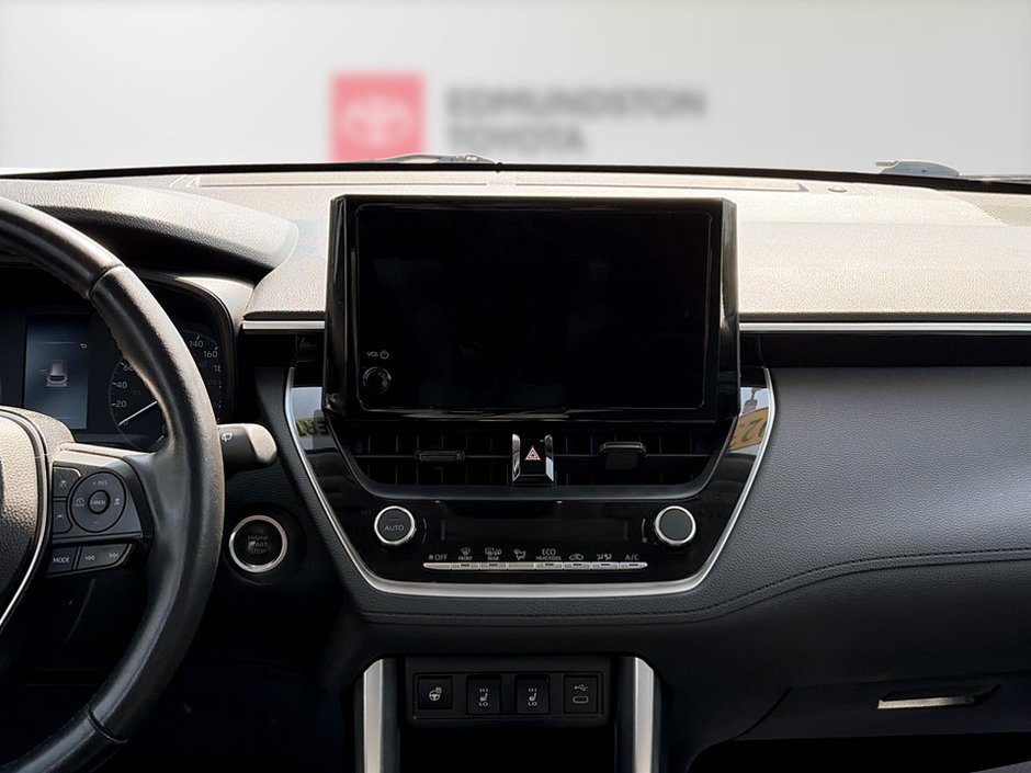 2023 Toyota Corolla Cross LE-10