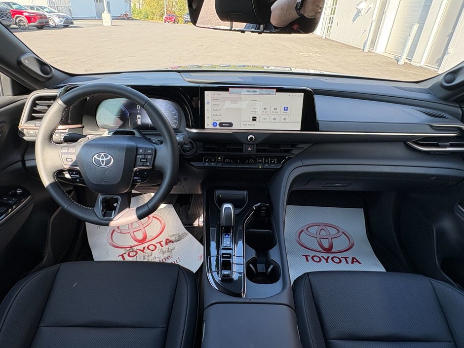 2025 Toyota CROWN SIGNIA LIMITED Limited-13