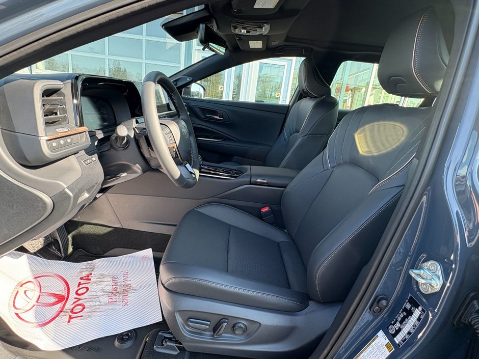 2025 Toyota CROWN SIGNIA LIMITED Limited-10