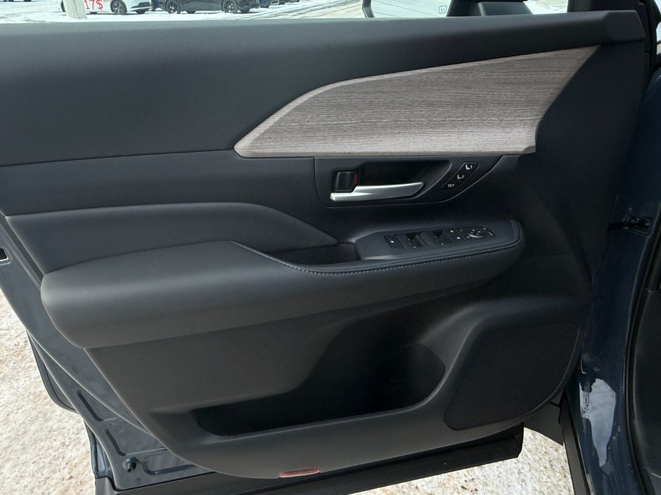 2026 Toyota GRAND HIGHLANDER LIMITED AWD Limited-8