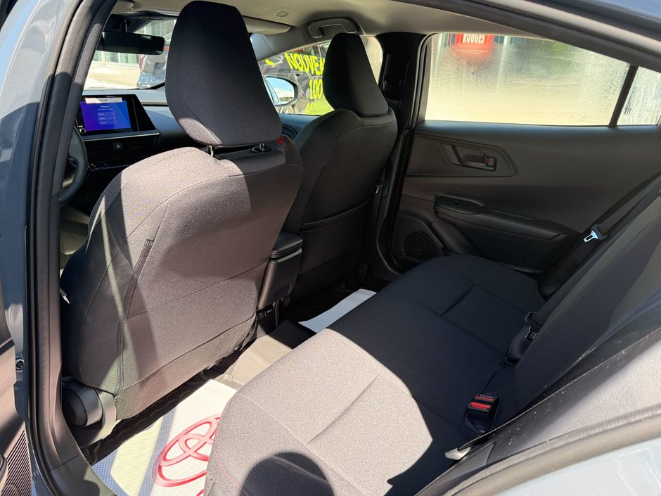 Toyota Prius Plug-in Hybrid STANDARD PACKAGE 2026-12