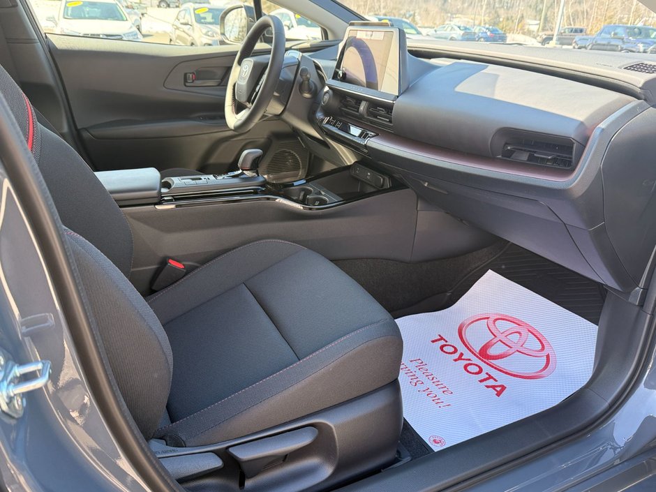 Toyota Prius Plug-in Hybrid STANDARD PACKAGE 2026-13