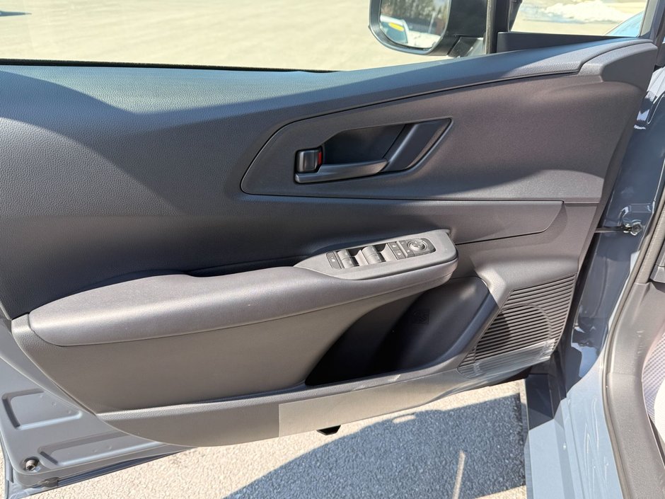 Toyota Prius Plug-in Hybrid STANDARD PACKAGE 2026-7