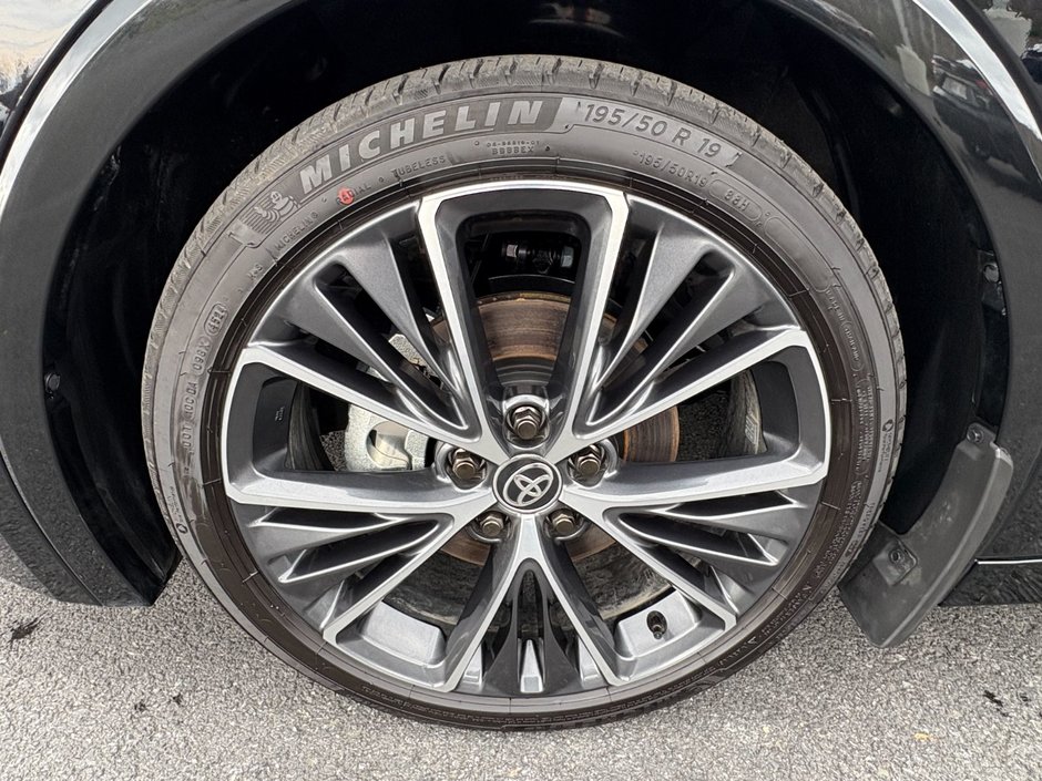 2025 Toyota Prius XLE AWD XLE-8