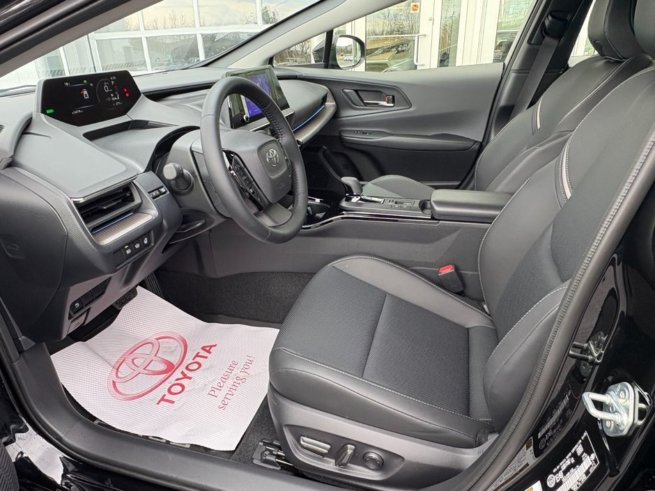 2025 Toyota Prius XLE AWD XLE-10