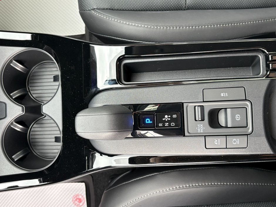 2025 Toyota Prius XLE AWD XLE-15