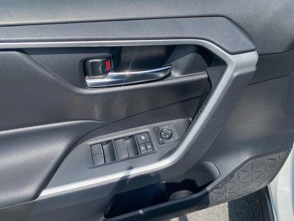 Toyota RAV4 HYBRID XSE AWD Hybrid XLE 2020-9