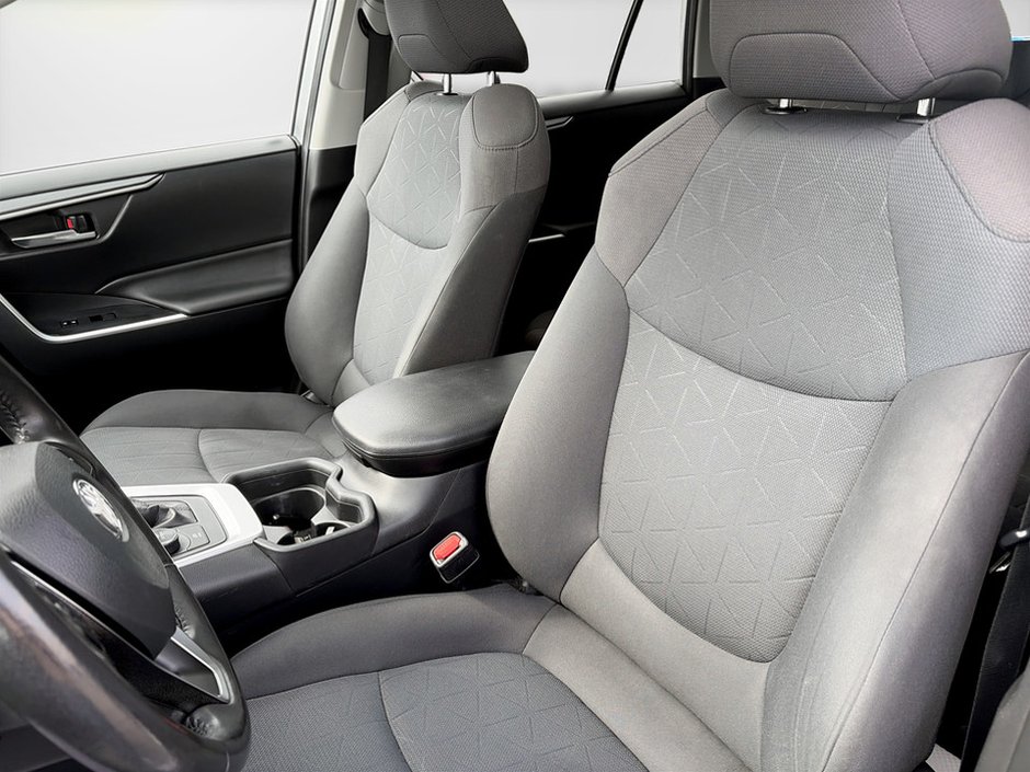 2019 Toyota RAV4 HYBRID Hybrid XLE-8